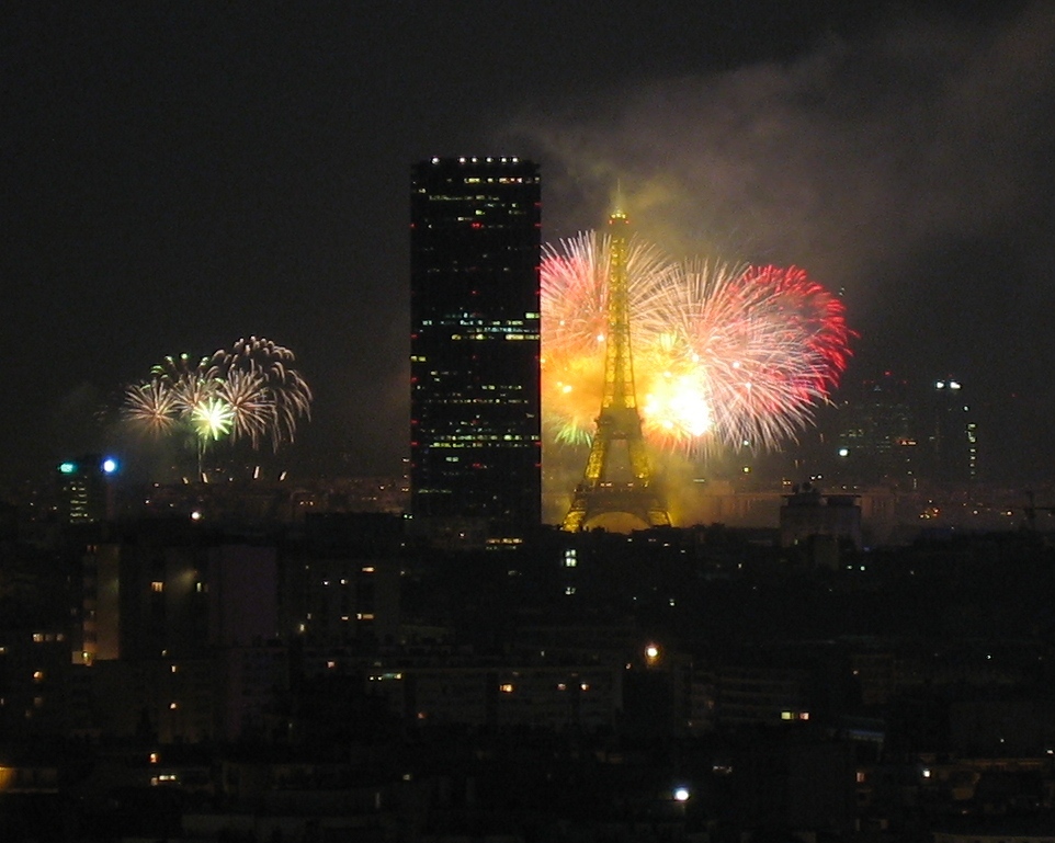 upload.wikimedia.org_wikipedia_commons_4_49_paris-fireworks-14-july-2005.jpg